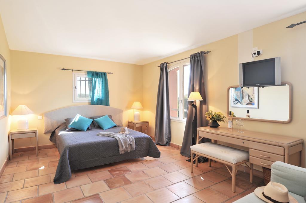Domaine Rabiega - Vineyard And Boutique 4* Draguignan